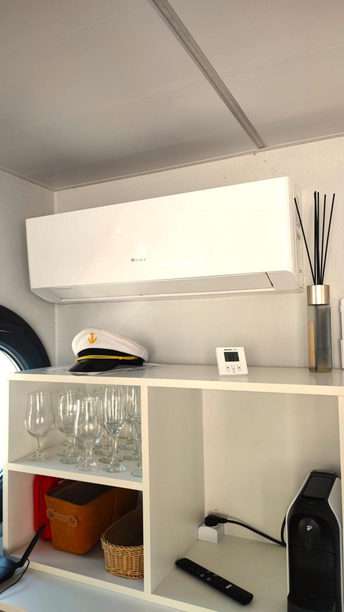 Houseboat Water Boy Apartament Plywajacy Dom Na Wodzie Lodz Uraz  Exterior foto