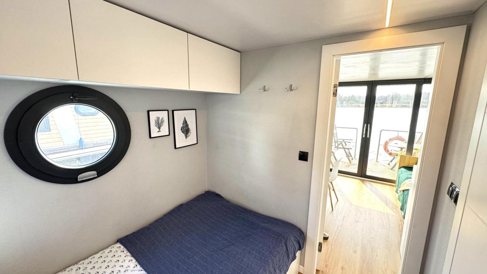 Houseboat Water Boy Apartament Plywajacy Dom Na Wodzie Lodz Uraz  Exterior foto