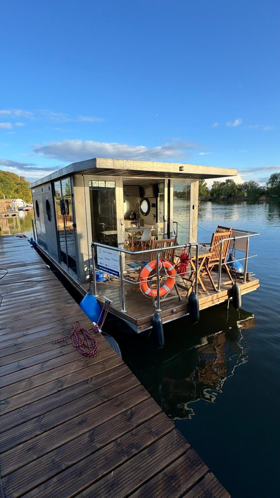 Houseboat Water Boy Apartament Plywajacy Dom Na Wodzie Lodz Uraz  Exterior foto